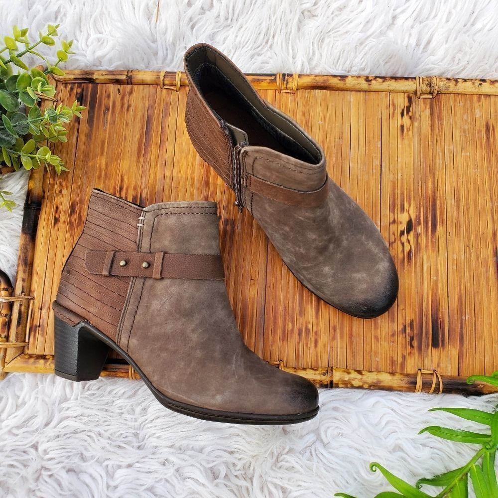 New Rockport Leather Taupe Block Heel Ankle Boots. Sz 7.5